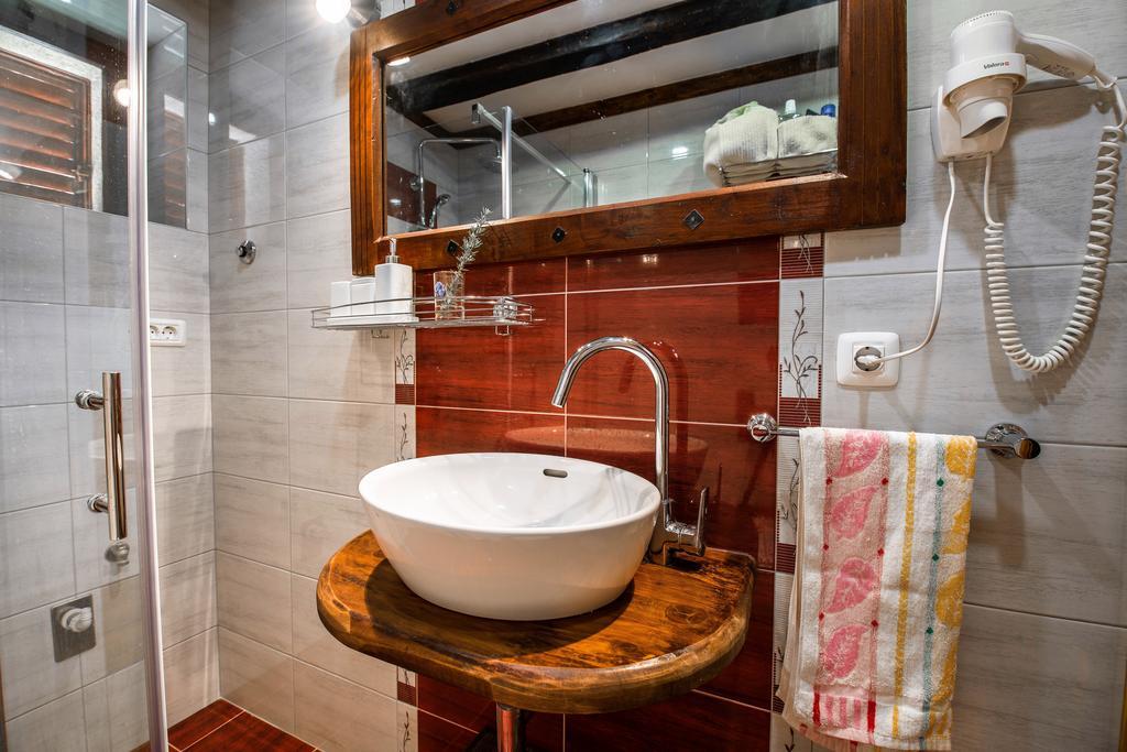 Rustic Istrian House Varesco Крница Екстериор снимка