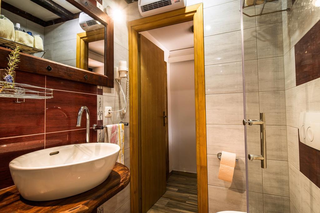 Rustic Istrian House Varesco Крница Екстериор снимка