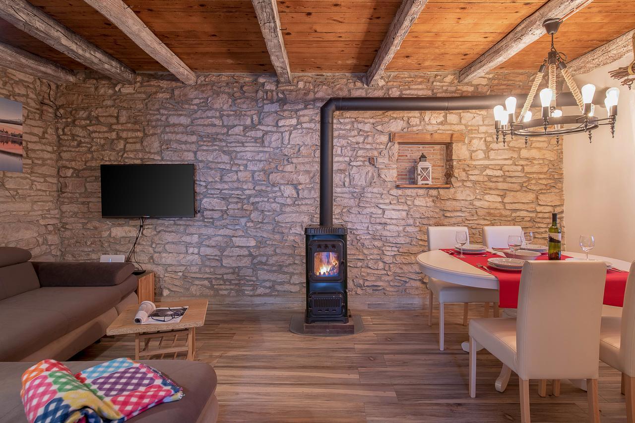 Rustic Istrian House Varesco Крница Екстериор снимка